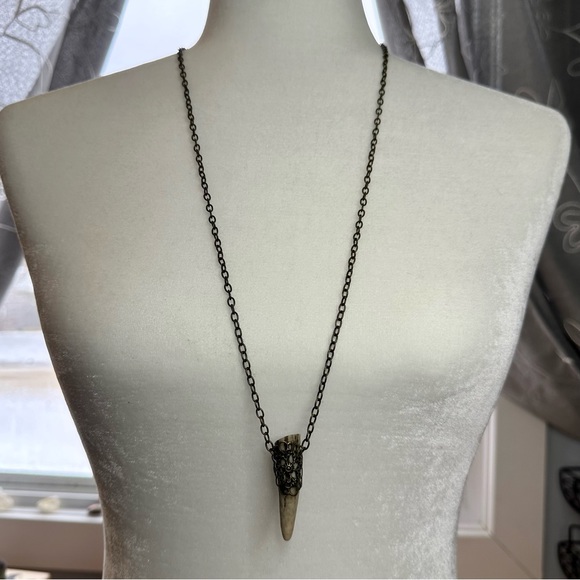 Brutalist Style Fake Bone Pendant Necklace. - Picture 2 of 5